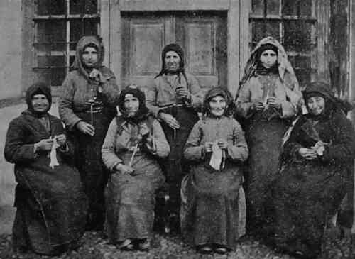 Women knitting in Erznka