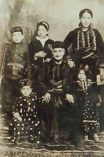 Armenian family – Akn 1912