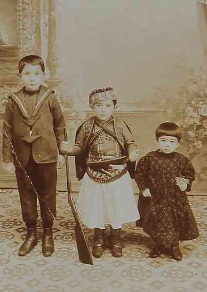 Children Baghtchedjian in Konya - 1910