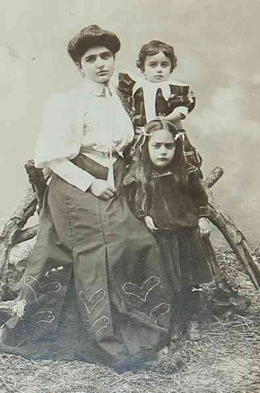 Mrs Tartabouroumian and her children – Talas