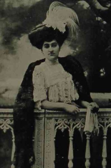 Mrs Iskouhi Minasse, Armenian poetess