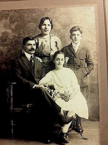 Sarkis Malkasian family in Whitinsville – 1922