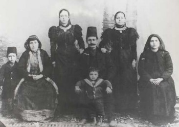 Members of the Kebabdjian, Donikian, Balian families, Yozgat around 1910