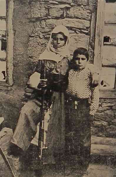 Mother with her son – 1910