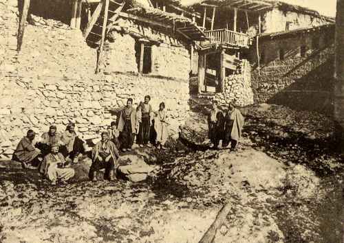 Zeytun 1907: Armenians in the street