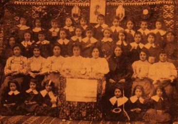 Pupils with their teachers – Dzarig Tasaran, Sivrihisar 1912