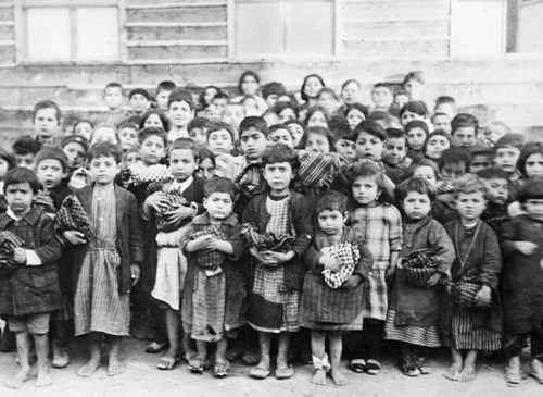 Armenian orphans in Aleppo 1918 – Near East Relief Organisation