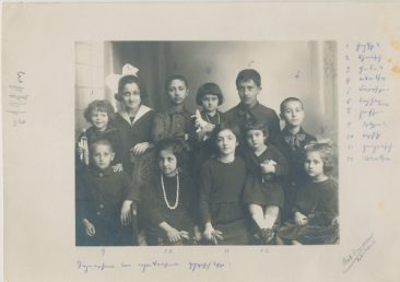 Kaloustian and Aghajanian children (Photo Lumiere Beirut) – 1920s