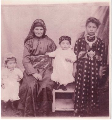 Vartanoush Assadourian, Anna Koussamanoukian, Mgrditch Assadourian, Satenig Assadourian in Malatia 1914-1915
