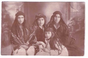 Vartanoush Assadourian with her friends in Aleppo – 1925