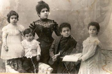 Elena Paronbekova and her children Mikael, Natasha, Tamara, Vasiliy Baguinoff in Tiflis in 1908
