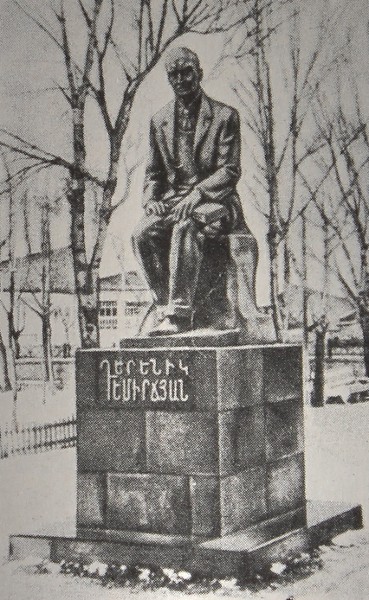Statue of Derenik Demirchian, Javakh