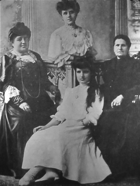 Ipranosian family, Amasia, 1902