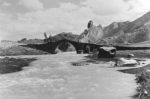 Ancient bridge on Arpa River