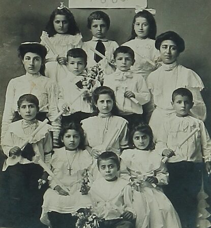 Pupils and teachers – 1910