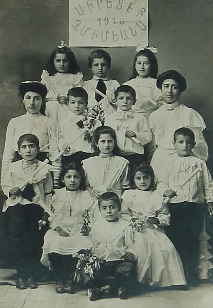 Pupils and teachers – 1910