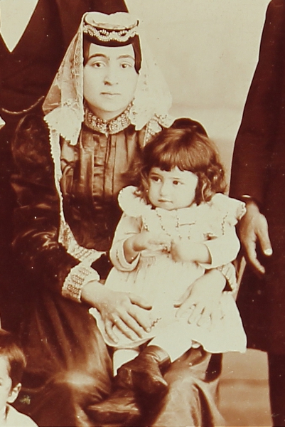 Mother with her child – Teheran 1898