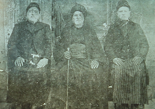 Rapdjian brothers with Mr Dadourian in Everek