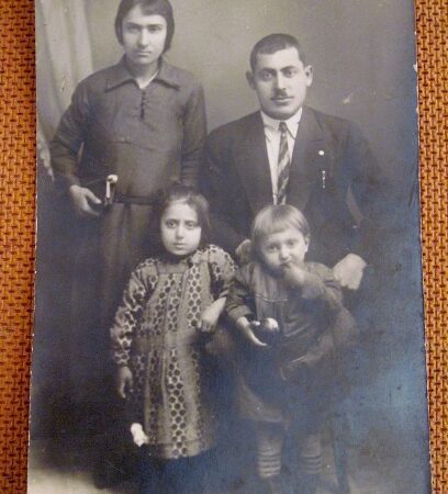 Armenian family from Pazmashen – France 1922