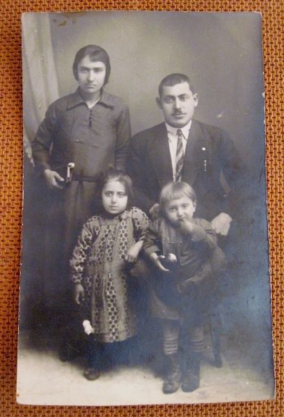 Armenian family from Pazmashen – France 1922