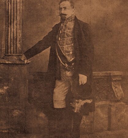 Mardiros Mnagian in the play Les deux capitaines