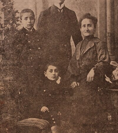 The Djoloyan brothers with their mother – 1904