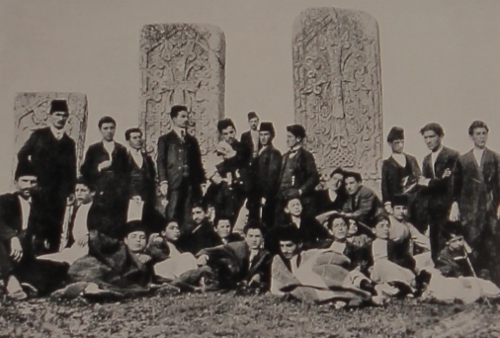 Tlkatintsi college at the Khulavank cemetery