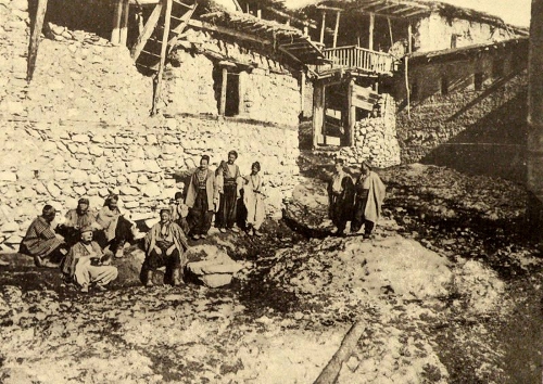 Zeytun 1907: Armenians in the street