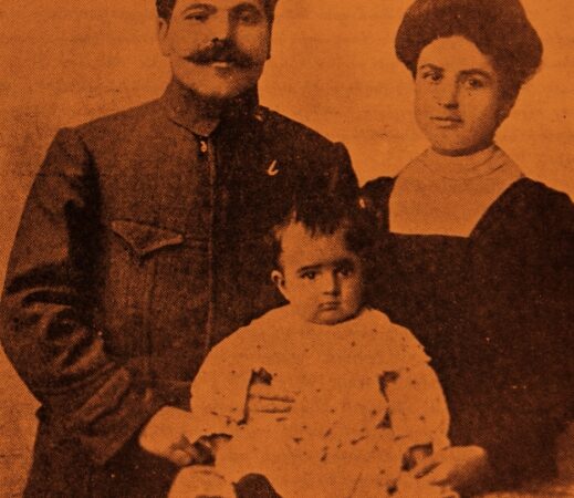 The hero of Sebastia (Sevaz), Murad, with his family