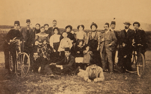 Garin Armenians returning from an outing