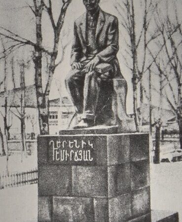Statue of Derenik Demirchian, Javakh
