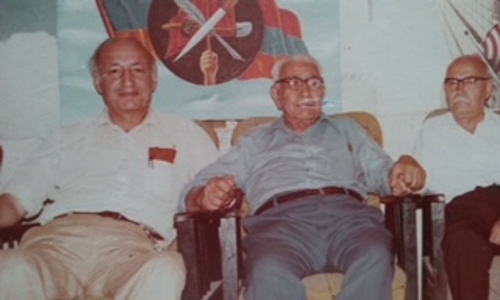 Aram Zarmanian with the hero Dadjad Terlemezian and Avo, the publisher of Heghapokhagan Album